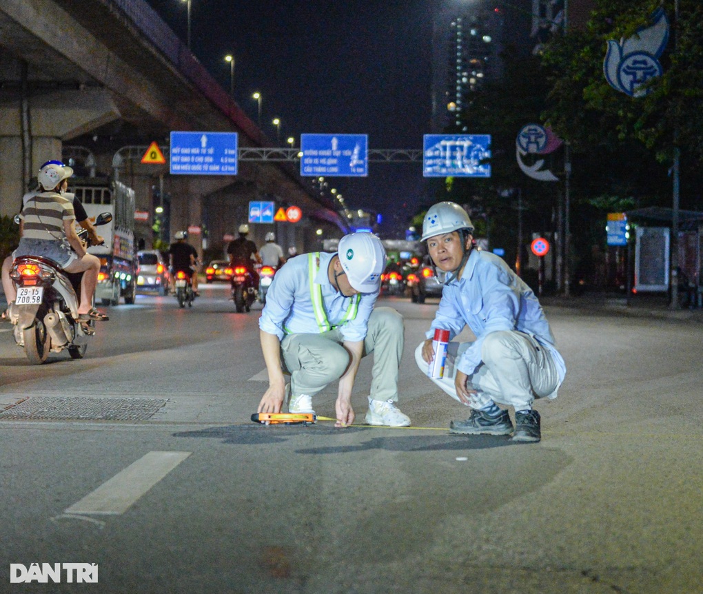 Hà Nội: Lô cốt dài 60m, rộng 6m mọc lên trong đêm trên đường Nguyễn Trãi - 5 Hà Nội: Lô cốt dài 60m, rộng 6m mọc lên trong đêm trên đường Nguyễn Trãi - 5