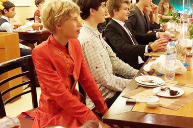 Tỷ phú thế giới bí mật đến Việt Nam ăn chơi chớp nhoáng