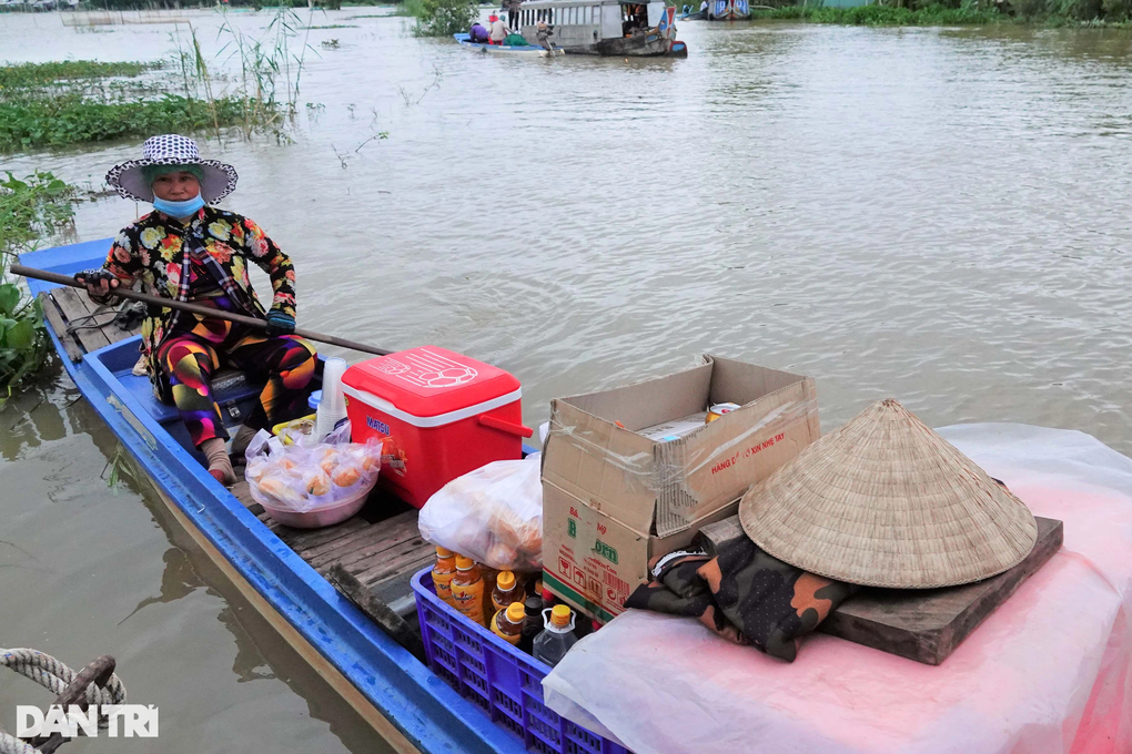 Kỳ lạ phiên chợ lênh đênh giữa đồng, bán đặc sản vạn người mê - 12