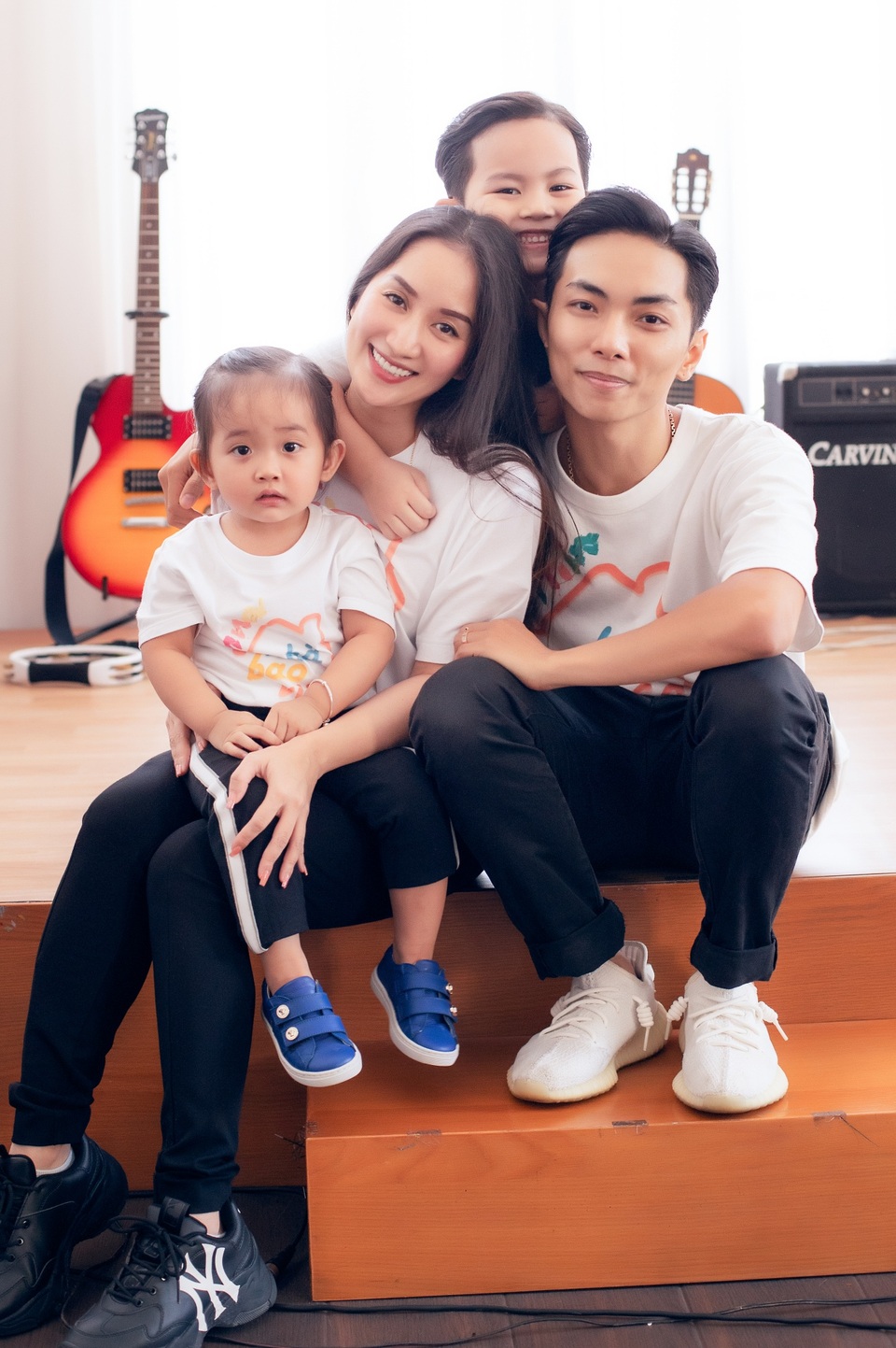 Khoảnh khắc ấm lòng của gia đình Khánh Thi giữa dịch Covid-19 - 1