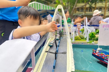 Học STEM, kỹ năng sống miễn phí: Phụ huynh mong chờ, trường nói rất khó