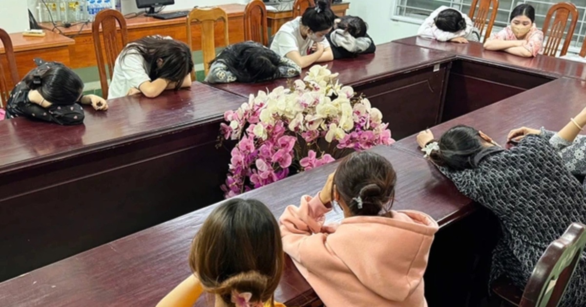 Vụ mẹ chồng và con dâu cầm đầu đường dây mại dâm: Truy tìm 2 khách mua dâm