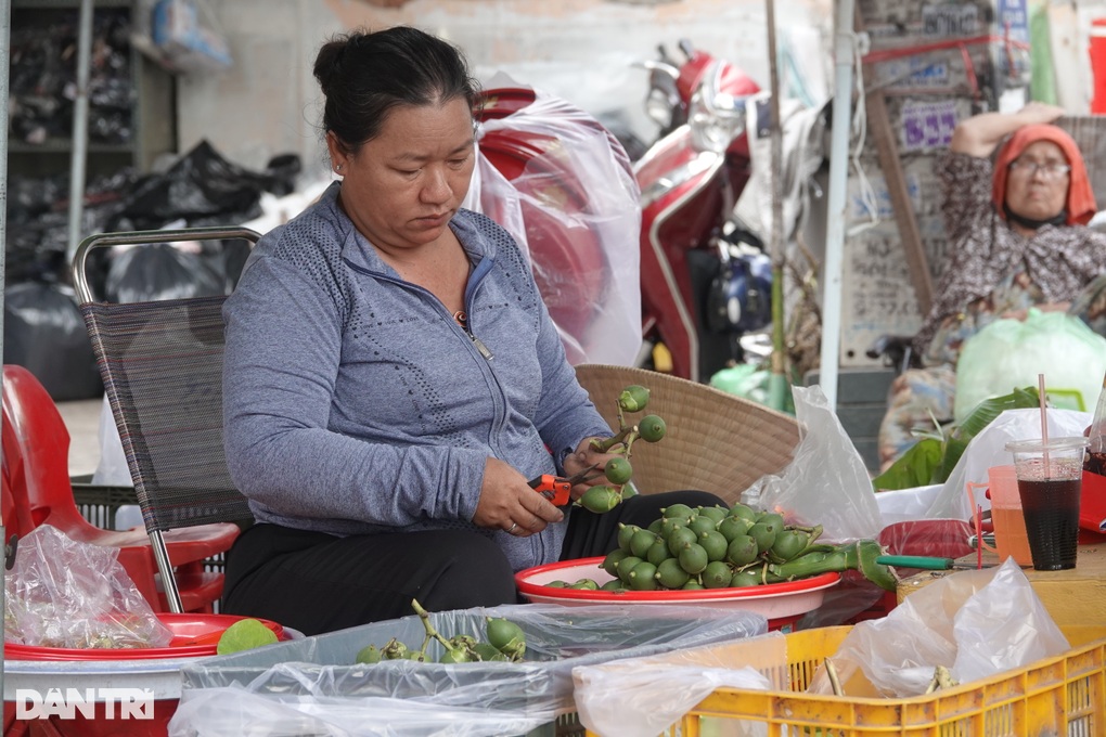 Phố cưới hỏi lớn nhất TPHCM đìu hiu, tiểu thương lo cảnh hết thời - 5