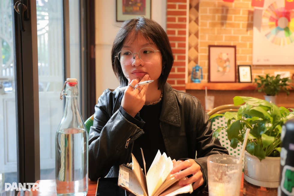 Con gái NSND Công Lý: Bố chỉ thể hiện tình cảm lúc… say - 2