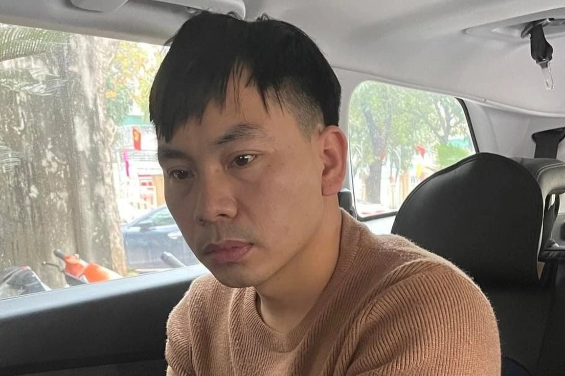 Bắt ông trùm lừa đảo qua mạng núp dưới vỏ bọc doanh nhân thành đạt - 1 Bắt ông trùm lừa đảo qua mạng núp dưới vỏ bọc doanh nhân thành đạt - 1
