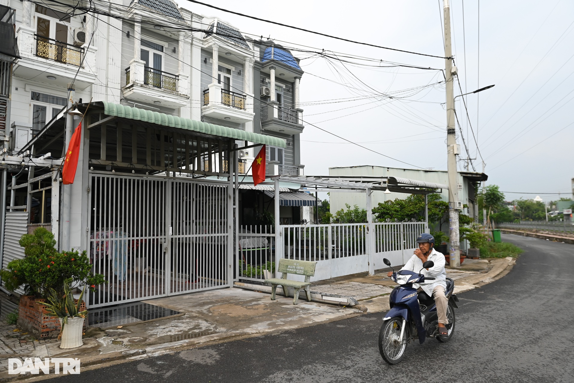 Hàng chục hộ dân ở TPHCM kêu cứu trước nguy cơ bị tháo dỡ nhà - 13 Hàng chục hộ dân ở TPHCM kêu cứu trước nguy cơ bị tháo dỡ nhà - 13