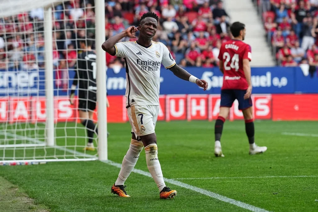 Vinicius lập hat-trick, Real Madrid tạm thoát khỏi khủng hoảng - 1