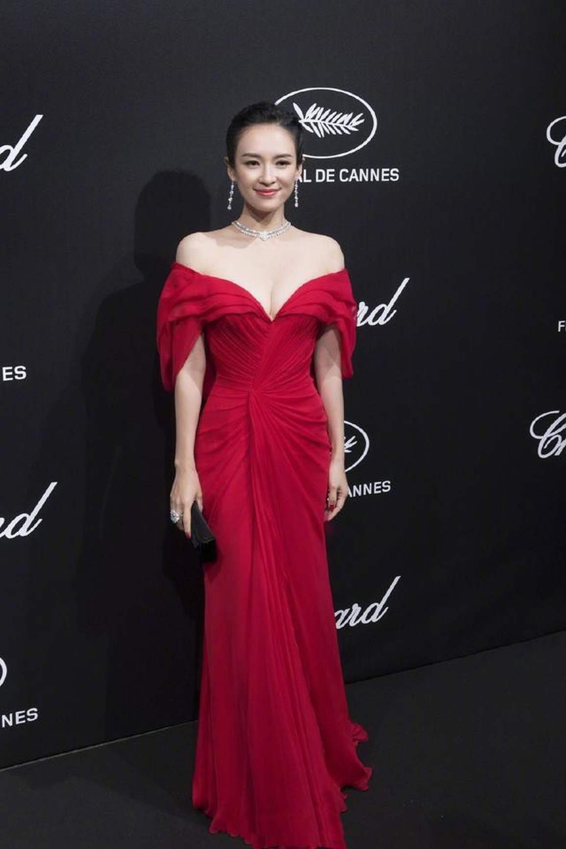 Trước Lý Nhã Kỳ, loạt nữ thần châu Á từng oanh tạc thảm đỏ Cannes - 11 Trước Lý Nhã Kỳ, loạt nữ thần châu Á từng oanh tạc thảm đỏ Cannes - 11