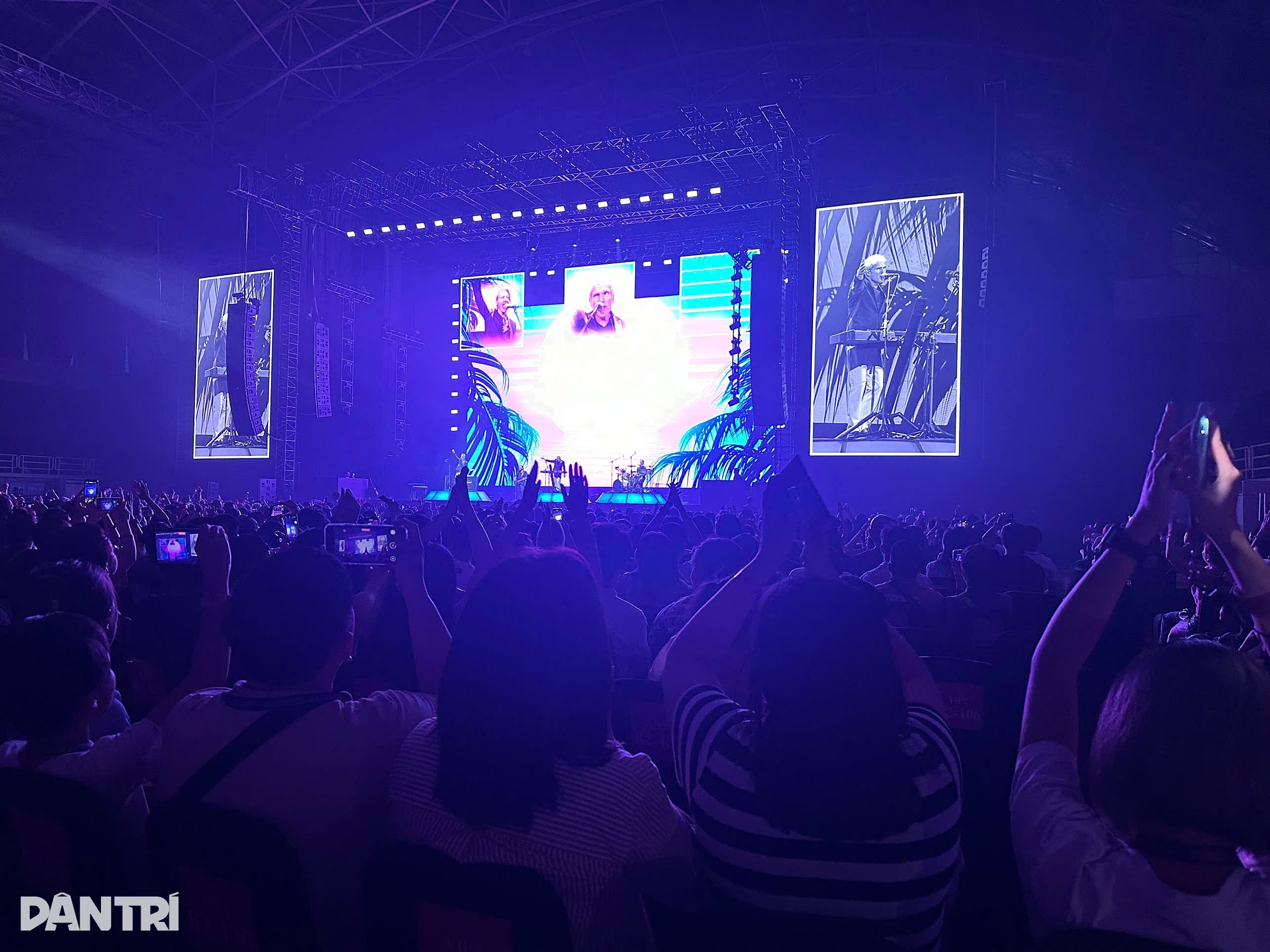 Michael Learns To Rock vzpomíná na své mládí s 5 000 fanoušky v Ho Či Minově Městě - 2 Michael Learns To Rock ôn kỷ niệm thanh xuân cùng 5.000 fan ở TPHCM - 2