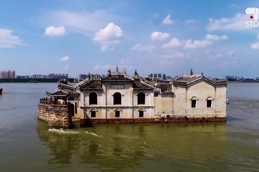 Ngôi đền vẫn đứng vững giữa lòng sông suốt hơn 700 năm