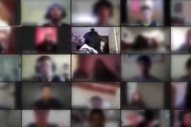 Bị cướp máy tính trong lúc... học online tại nhà