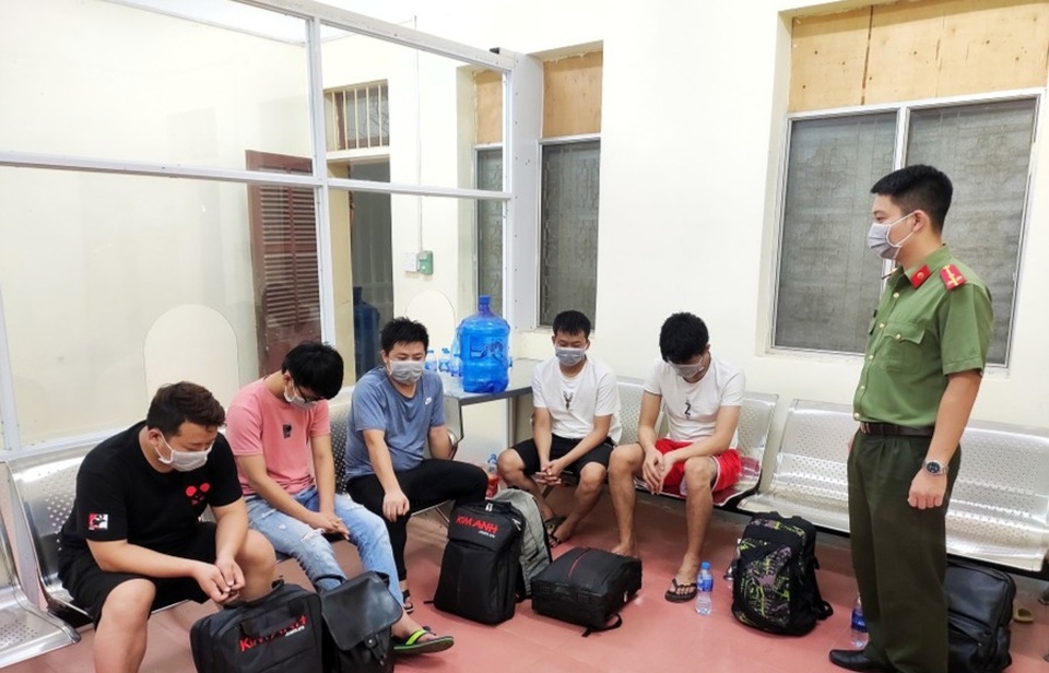 16 người Trung Quốc nhập cảnh trái phép vào Đà Nẵng để xin việc - 1 16 người Trung Quốc nhập cảnh trái phép vào Đà Nẵng để xin việc - 1