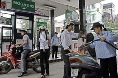 Đề xuất phí lưu thông xăng dầu tăng thêm 43%