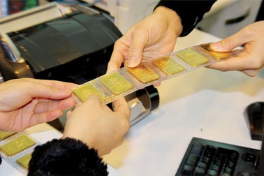 Giá vàng hôm nay 31/3: Đắn đo chờ thời