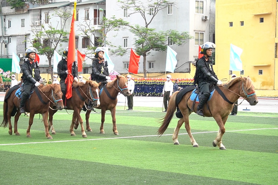 Diện mạo mới lạ của Đoàn cảnh sát cơ động kỵ binh - 1 Diện mạo mới lạ của Đoàn cảnh sát cơ động kỵ binh - 1