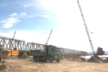 “Loạn” khai thác, kinh doanh bến bãi cát sỏi tại Nghệ An: Dẹp 9 bến cát “chui” ven sông Lam