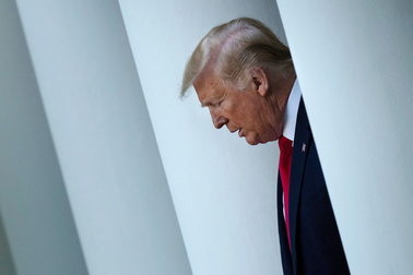 Ông Trump rớt khỏi danh sách 400 người giàu nhất Mỹ