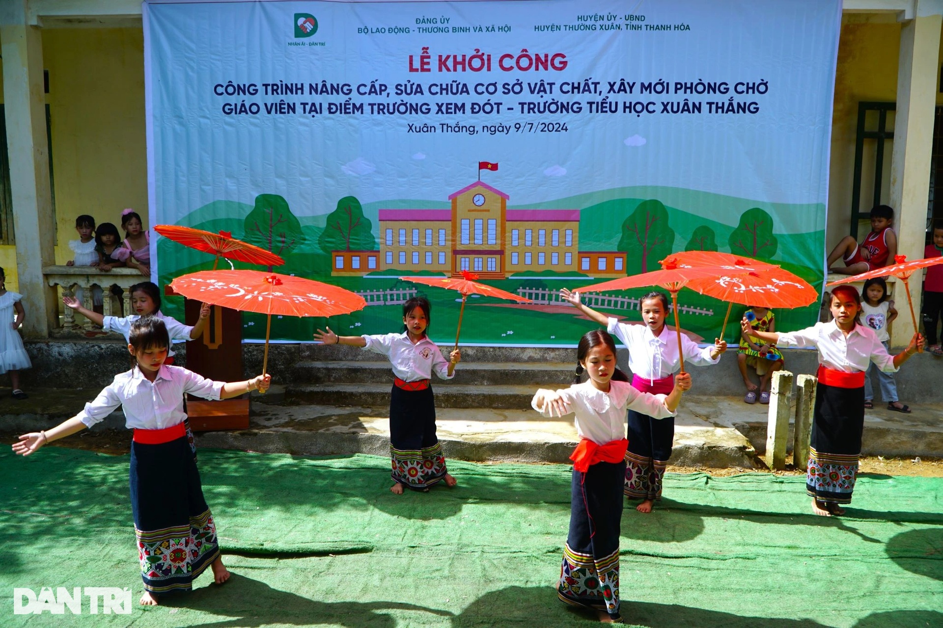 Thêm ngôi trường Dân trí giúp học sinh vùng cao Thanh Hóa an tâm đến trường - 5 Thêm ngôi trường Dân trí giúp học sinh vùng cao Thanh Hóa an tâm đến trường - 5