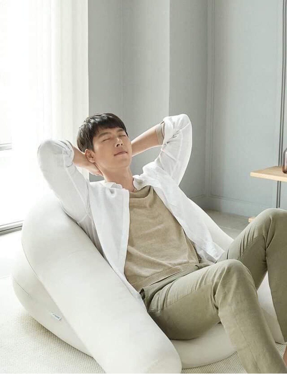 Hyun Bin khoe nhan sắc “cực phẩm” ở tuổi 38 - 4 Hyun Bin khoe nhan sắc “cực phẩm” ở tuổi 38 - 4