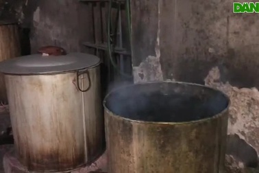 Nghề làm bánh chưng thành Vinh hối hả vào Rằm tháng 7