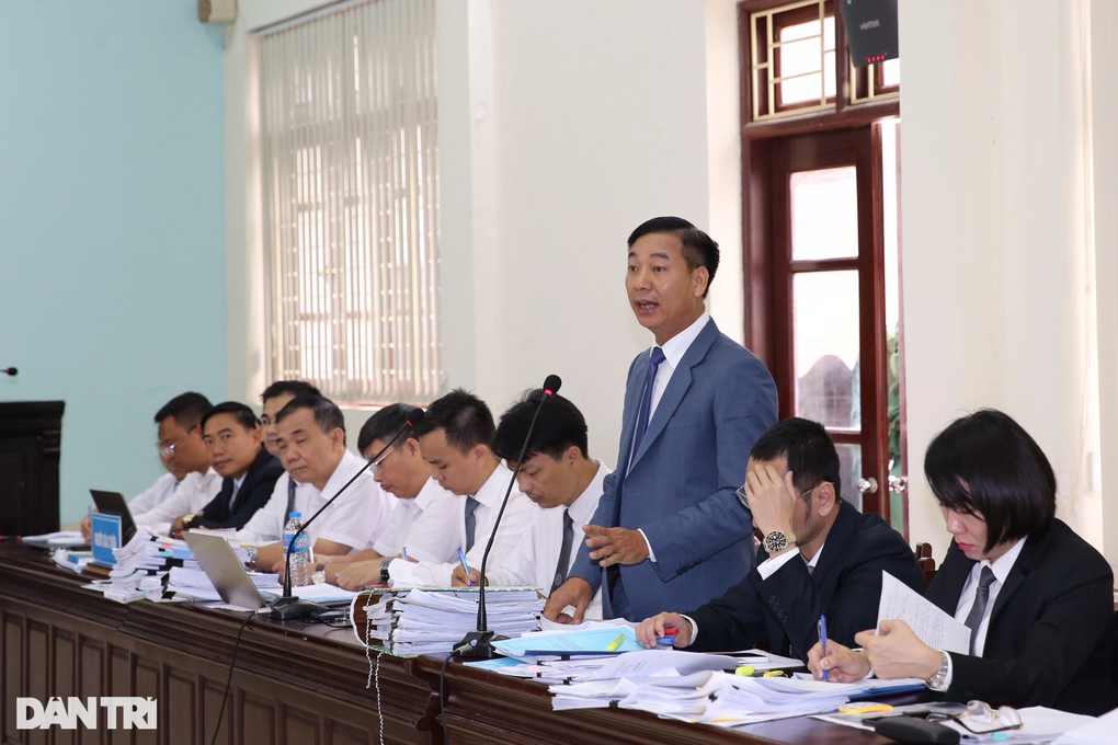 Ông trùm buôn lậu xăng khai bị dọa vì cắt tiền hối lộ cán bộ biên phòng - 2 Ông trùm buôn lậu xăng khai bị dọa vì cắt tiền hối lộ cán bộ biên phòng - 2