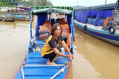 Nghề lái đò chở khách du lịch ở Cần Thơ đìu hiu vì Covid-19