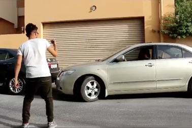 Giúp đỡ người khác - Tinh thần đáng học hỏi khi tham gia giao thông