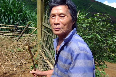 Một chủ tịch xã chở cha đi cai nghiện