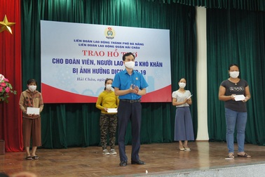 Đà Nẵng: Trao 1.100 suất quà đến người lao động khó khăn do dịch Covid-19