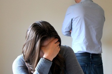 Nghe tin vợ anh hàng xóm đẻ con trai, chồng tôi mừng ra mặt