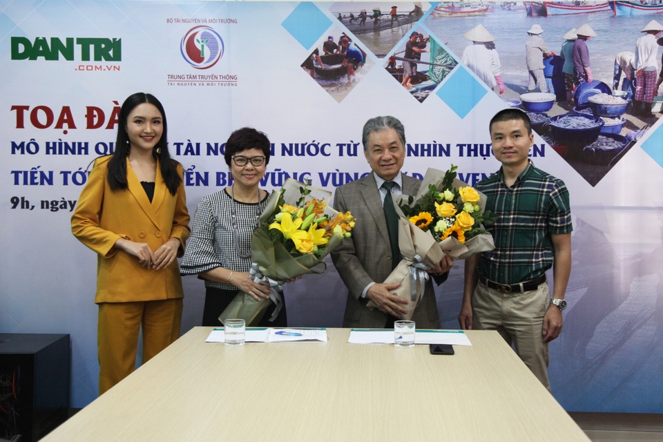 “Mỗi sớm thức dậy chúng ta đều lo lắng không khí có sạch, nước có mùi không” - 1 “Mỗi sớm thức dậy chúng ta đều lo lắng không khí có sạch, nước có mùi không” - 1