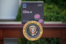 Nghi vấn bộ xét nghiệm Covid-19 dùng trong Nhà Trắng không chính xác