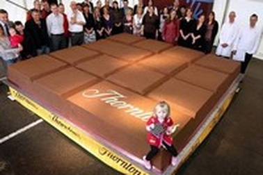 Thanh sô-cô-la lớn nhất thế giới