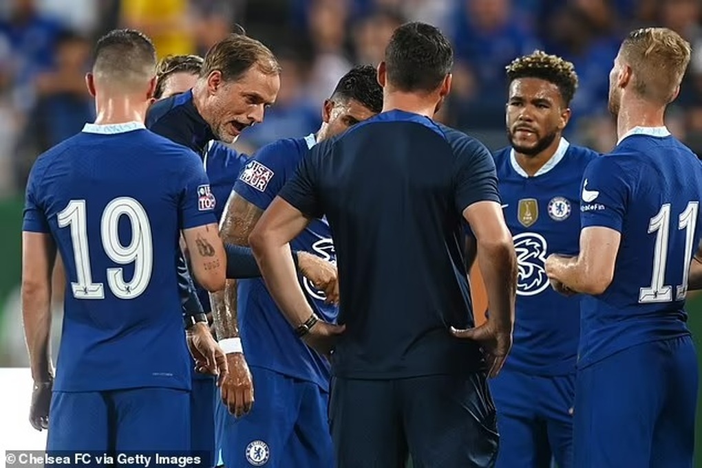 Đội nhà thua sốc Arsenal, cổ động viên Chelsea đòi mua gấp C.Ronaldo - 2 Đội nhà thua sốc Arsenal, cổ động viên Chelsea đòi mua gấp C.Ronaldo - 2