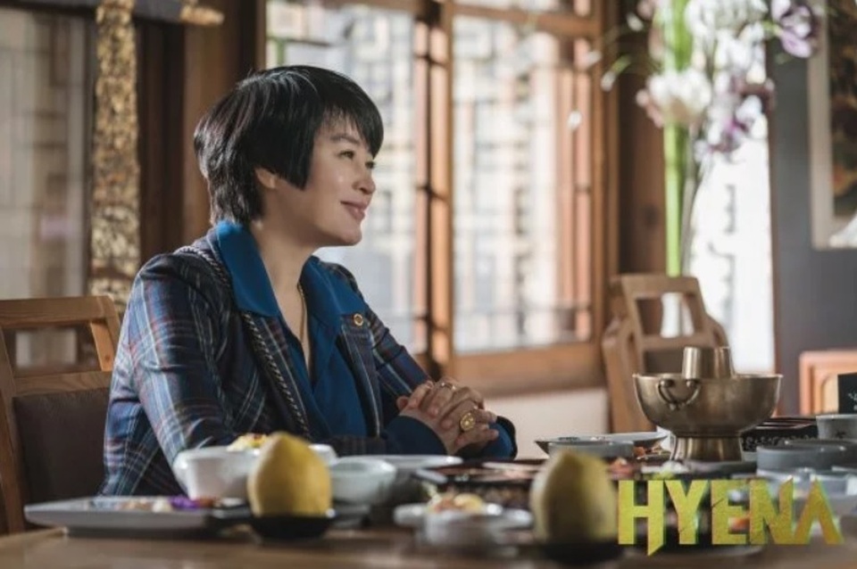 “Hyena”: Đã hiểu vì sao tên phim là “Linh cẩu” nhờ... “chị đại” - 2 “Hyena”: Đã hiểu vì sao tên phim là “Linh cẩu” nhờ... “chị đại” - 2