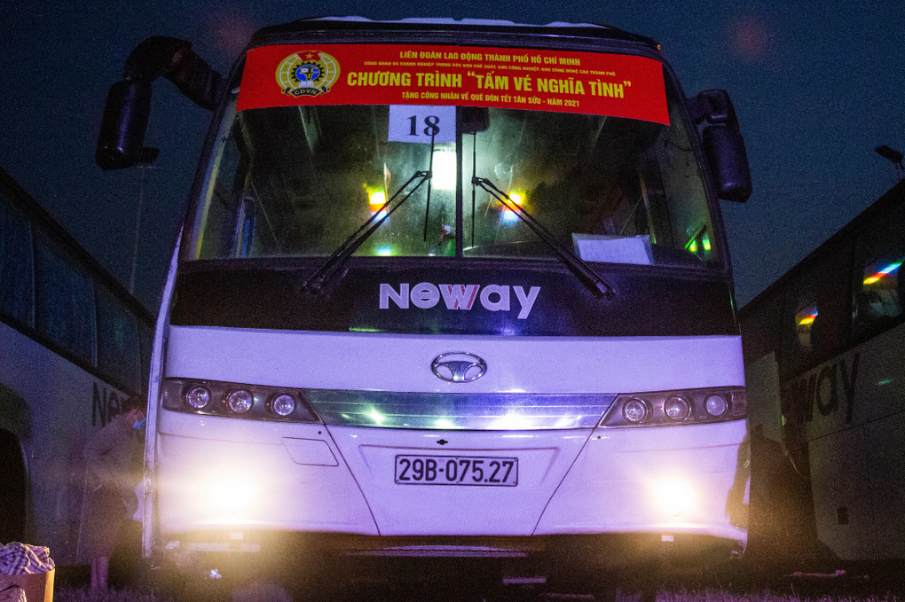 Những công nhân nào được tặng vé máy bay về quê ăn Tết - 1 Những công nhân nào được tặng vé máy bay về quê ăn Tết - 1