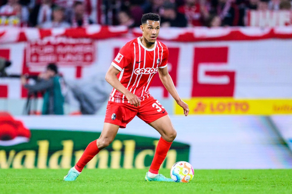 World-class Vietnamese-American player, worth millions of dollars, has the opportunity to wear the Vietnamese national team jersey - 1 Cầu thủ Việt kiều đẳng cấp, giá triệu đô, có cơ hội khoác áo tuyển Việt Nam - 1