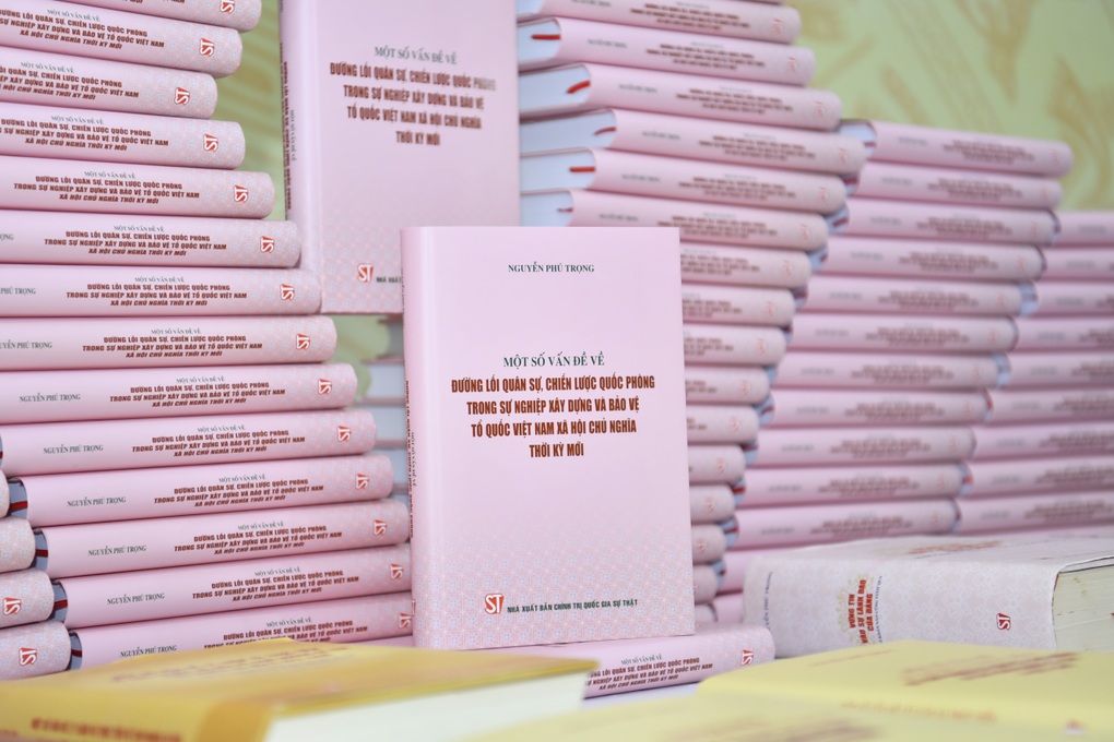 Ra mắt sách về đường lối quân sự, chiến lược quốc phòng của Tổng Bí thư - 2 Ra mắt sách về đường lối quân sự, chiến lược quốc phòng của Tổng Bí thư - 2