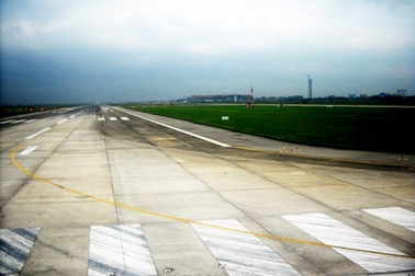 Tạm ngừng khai thác một đường băng sân bay Nội Bài