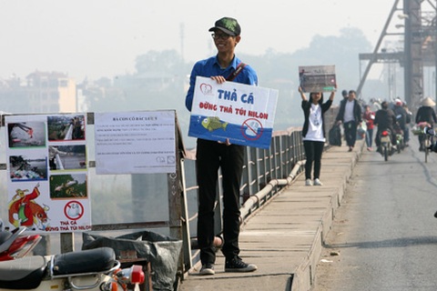 Những sinh viên đi “xin” trong ngày ông Táo