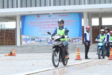 Đẩy mạnh tuyên truyền, nâng cao ý thức tham gia giao thông