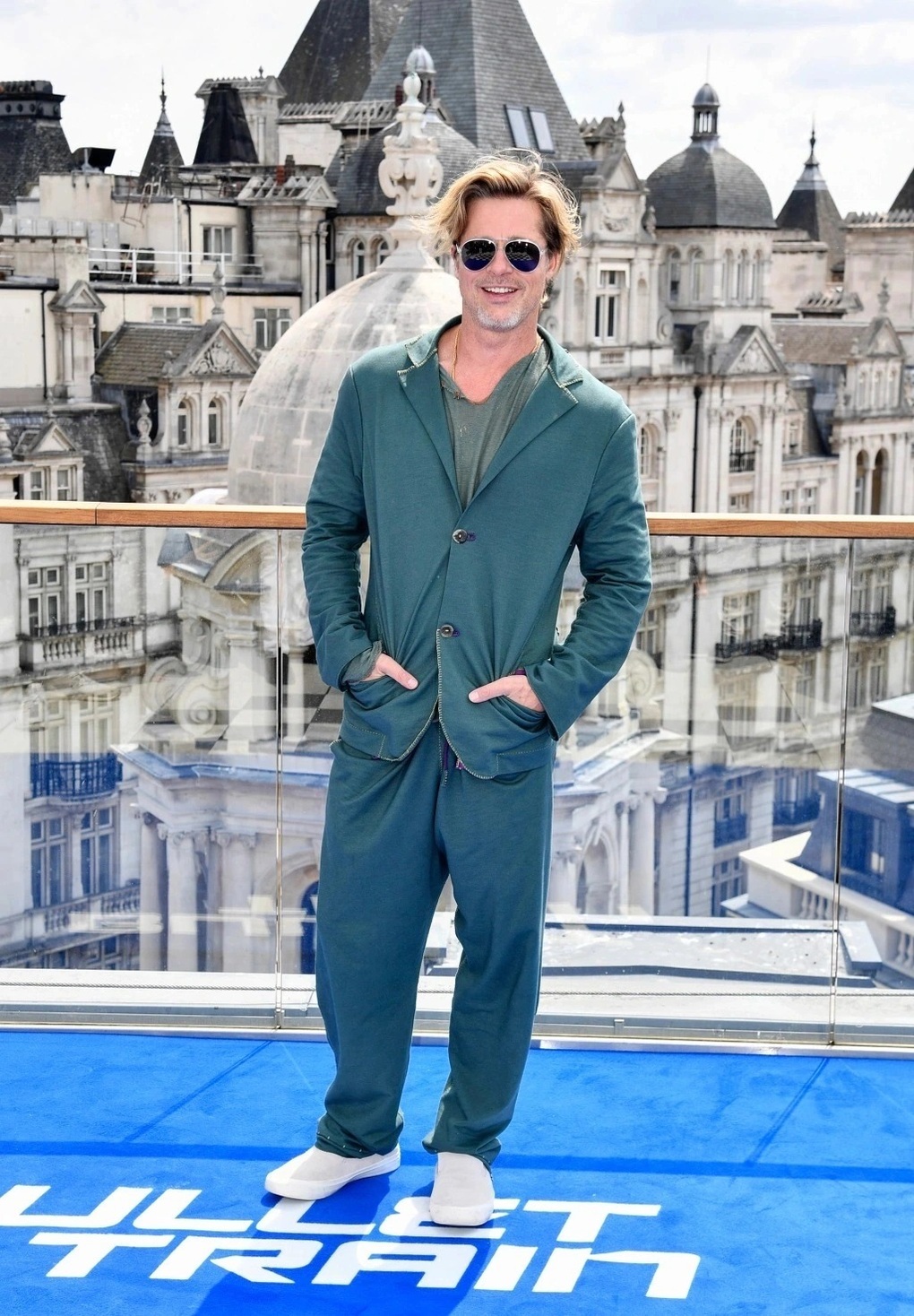Brad Pitt ở tuổi 58 gây sửng sốt khi thân mật với người đẹp... 29 tuổi - 6 Brad Pitt ở tuổi 58 gây sửng sốt khi thân mật với người đẹp... 29 tuổi - 6