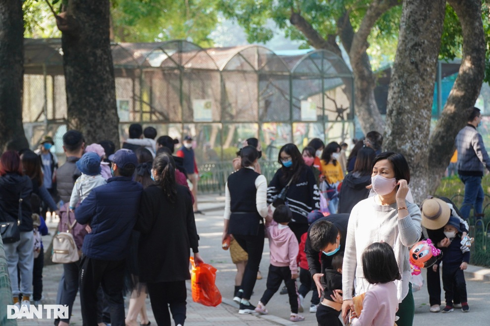Thất hứa nhiều lần, bố mẹ liều mình đưa con nhỏ vào công viên vui chơi - 9 Thất hứa nhiều lần, bố mẹ liều mình đưa con nhỏ vào công viên vui chơi - 9