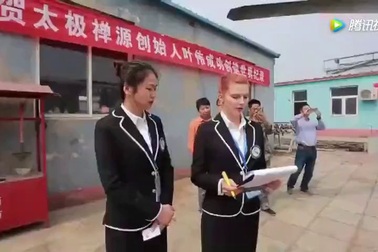 Võ sư lập kỷ lục thế giới khi dùng... “của quý” để kéo máy bay