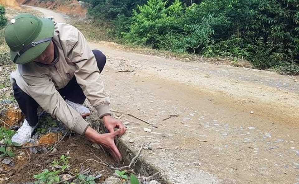 Đường 35 tỉ đồng vừa đưa vào sử dụng đã hỏng - 4 Đường 35 tỉ đồng vừa đưa vào sử dụng đã hỏng - 4