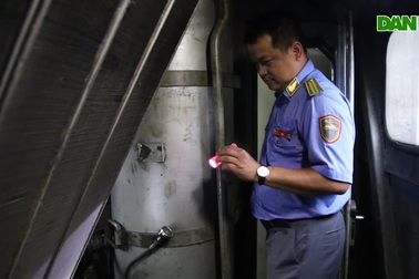 Anh lái tàu gần 20 năm đón giao thừa nơi đất khách, chở Tết đi muôn nơi