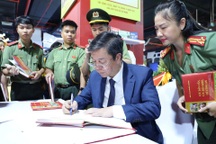 Ra mắt 2 cuốn sách về Đảng cộng sản Việt Nam và lực lượng Công an nhân dân