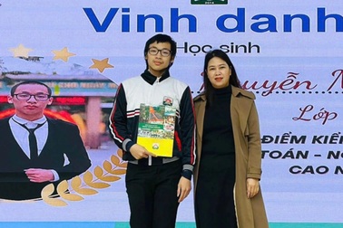 Nam sinh đưa em gái đến trường thi gây bão mạng: "Nhà có mỗi chiếc xe đạp"