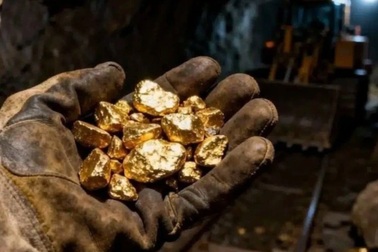 Công ty khai thác vàng duy nhất trên sàn chốt "chia tiền" 900 tỷ đồng