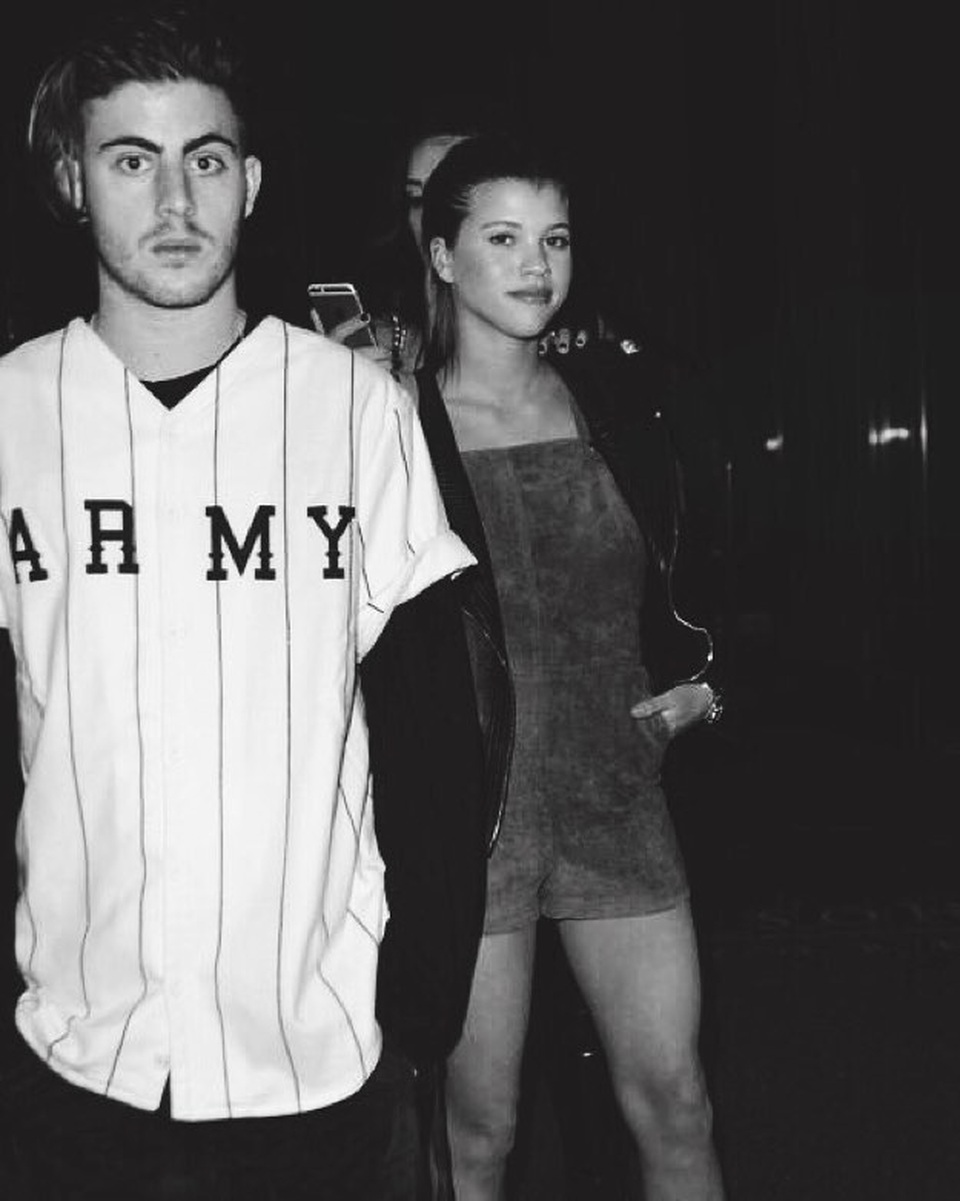 Sofia Richie: Chìm trong danh tiếng của cha, chỉ thu hút vì chuyện tình ái - 4 Sofia Richie: Chìm trong danh tiếng của cha, chỉ thu hút vì chuyện tình ái - 4